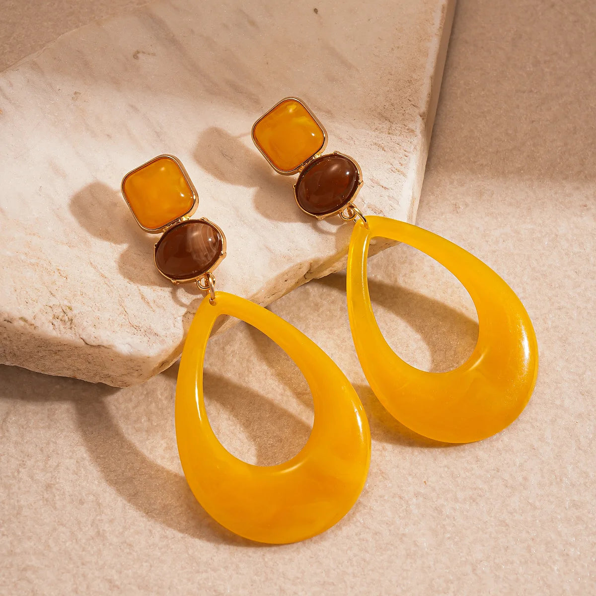 Vintage Yellow Water Droplet Resin Dangle Earrings for Women Geometric Smudging Hanging Decor Aesthetic Statement Ear Jewelry F