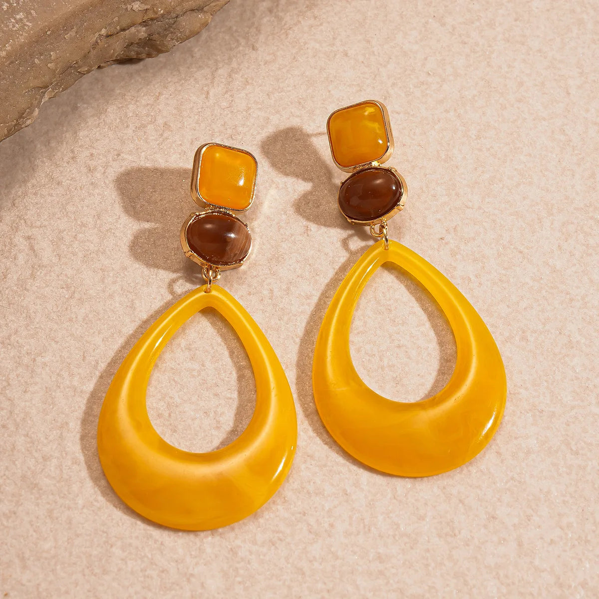 Vintage Yellow Water Droplet Resin Dangle Earrings for Women Geometric Smudging Hanging Decor Aesthetic Statement Ear Jewelry F