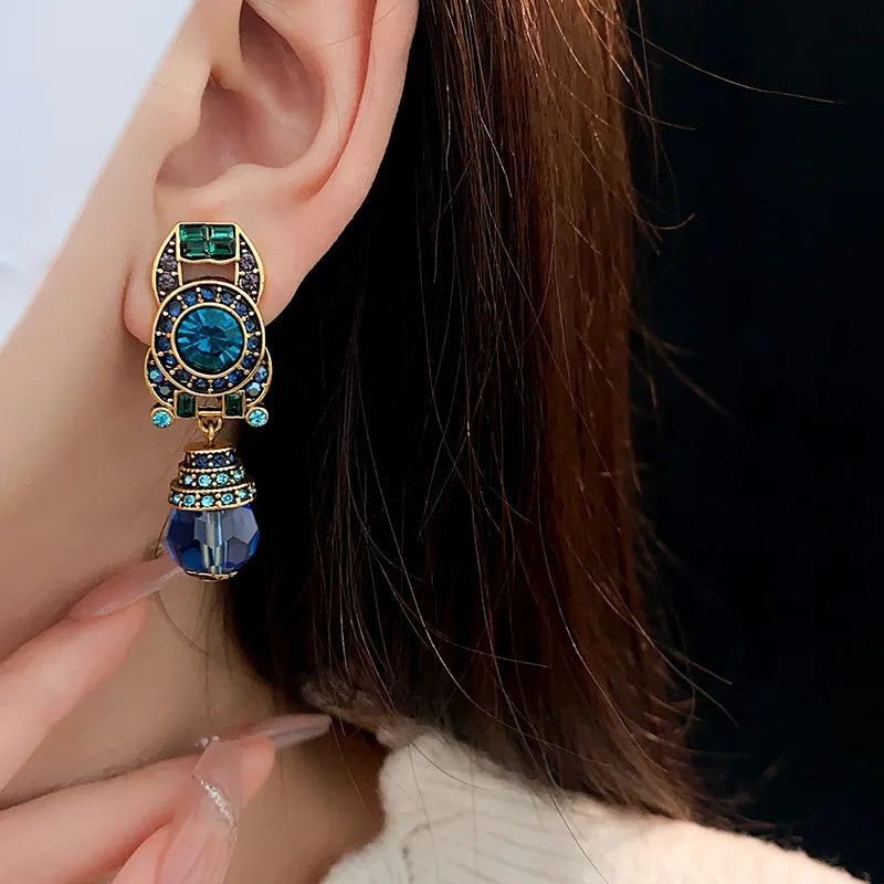 Rhinestone Bluey Crystal Clip Earrings for Womens Medieval Vintage Fashion Peisonality Sparkle Charms Earring Luxury Jewelry New