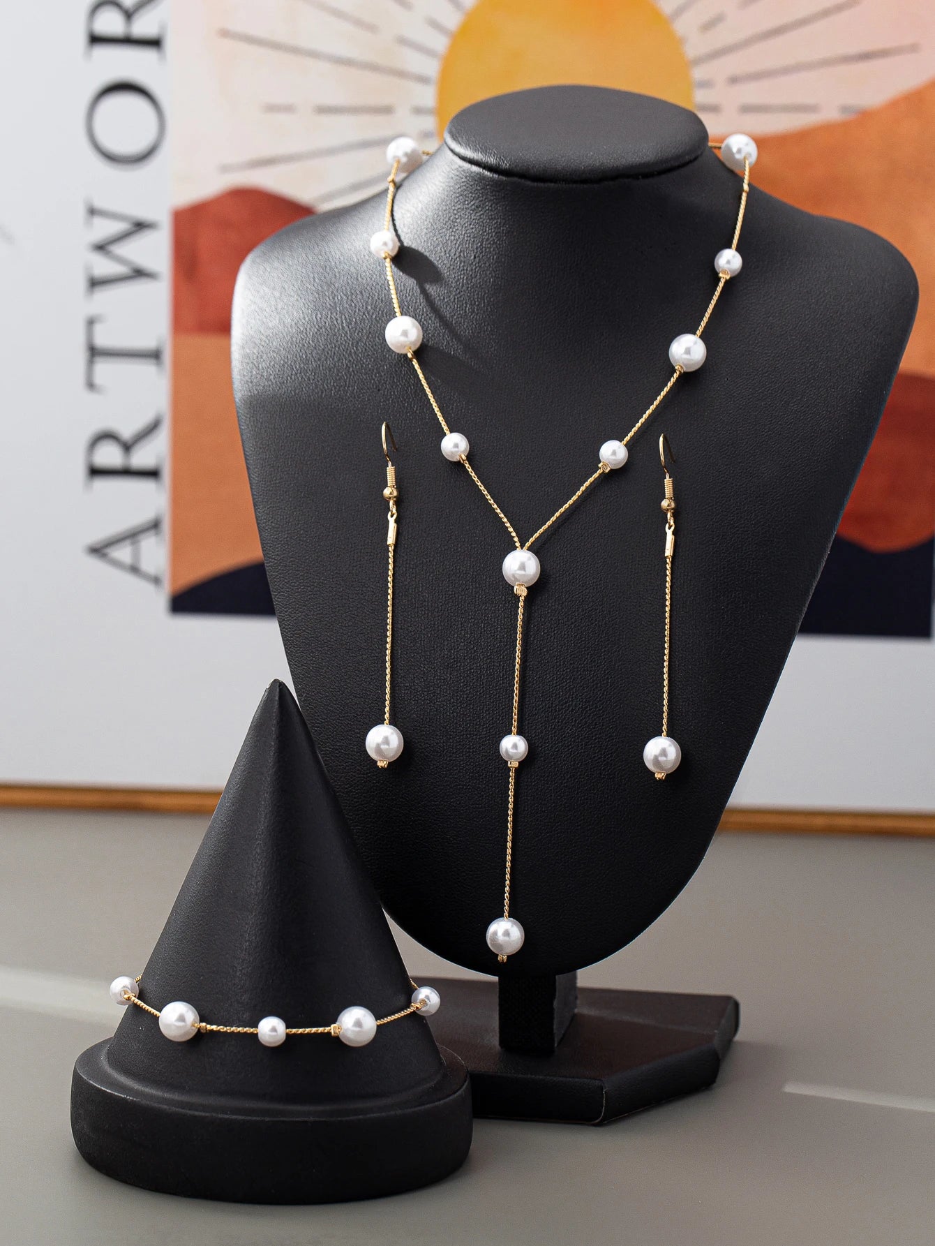Elegant, Fashionable, and Stylish, with a Light Luxury and High-End Feel, Versatile Imitation Pearl Necklace, Bracelet, and Earrings, Suitable for Daily Wear, Weddings, and Vacations