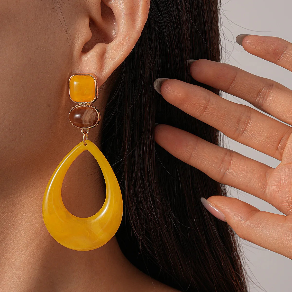 Vintage Yellow Water Droplet Resin Dangle Earrings for Women Geometric Smudging Hanging Decor Aesthetic Statement Ear Jewelry F