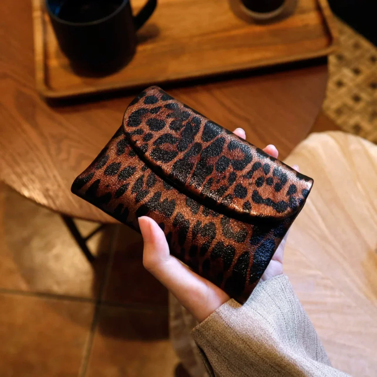 New Short Women's Wallet Coin Pocket Leopard Pattern Women's Wallet with Magnet and Photo Slot Suitable for Girls