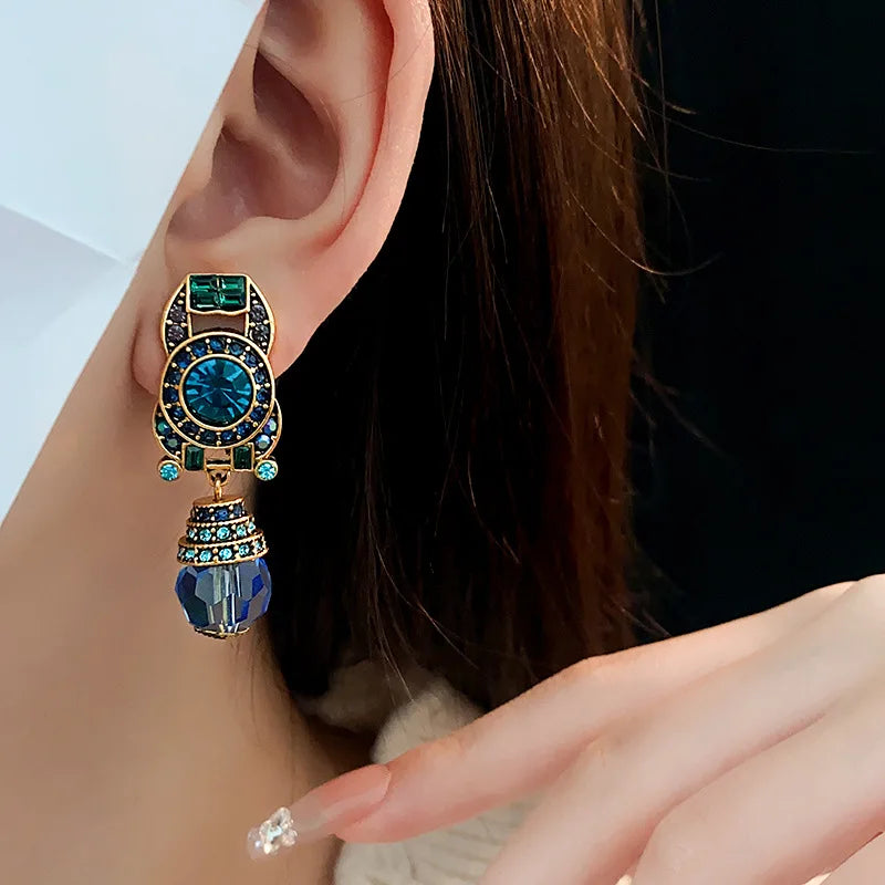Rhinestone Bluey Crystal Clip Earrings for Womens Medieval Vintage Fashion Peisonality Sparkle Charms Earring Luxury Jewelry New
