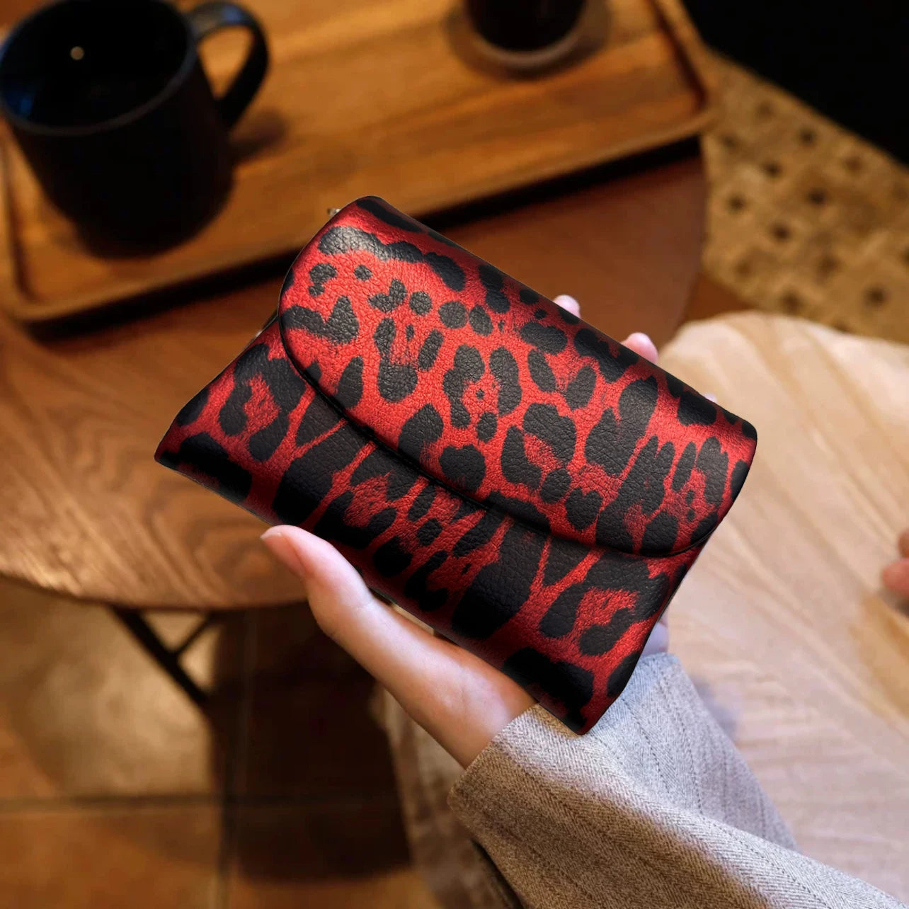 New Short Women's Wallet Coin Pocket Leopard Pattern Women's Wallet with Magnet and Photo Slot Suitable for Girls