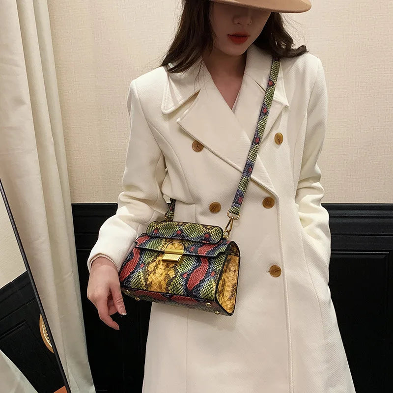 Fashionable High-end Texture Light Luxury Snake Print Niche Design Versatile Handhold Bag Shoulder Bag Crossbody Bag Armpit