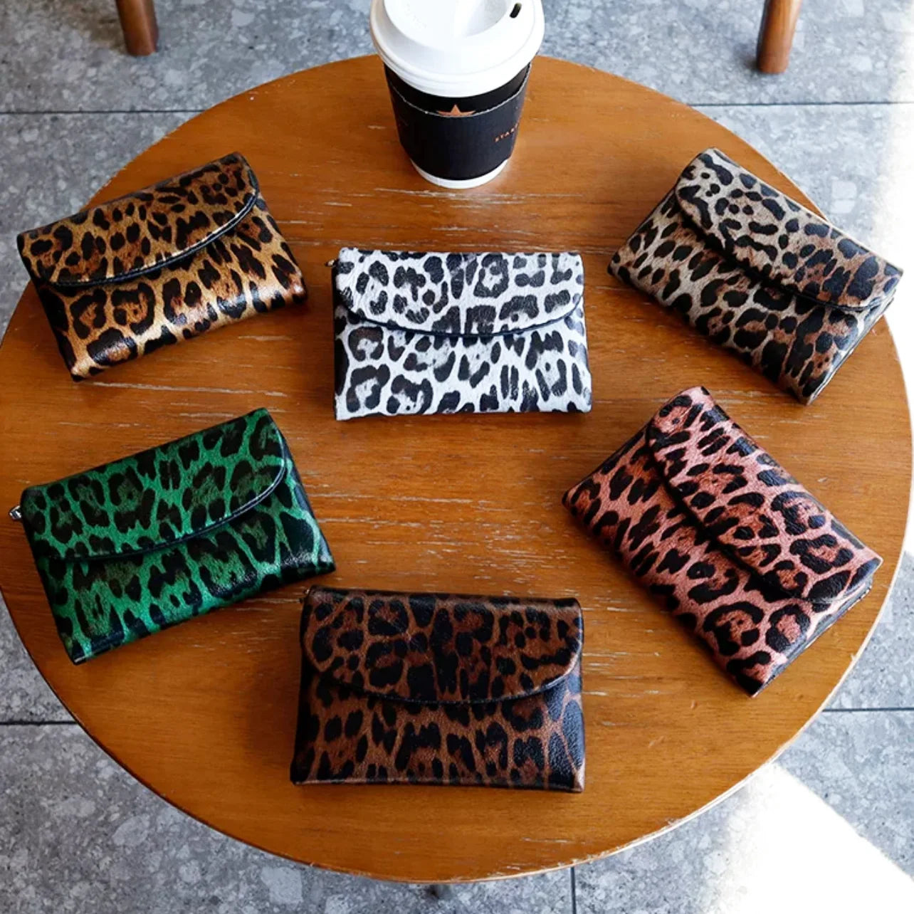 New Short Women's Wallet Coin Pocket Leopard Pattern Women's Wallet with Magnet and Photo Slot Suitable for Girls