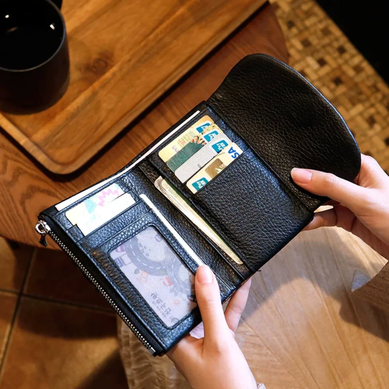 New Short Women's Wallet Coin Pocket Leopard Pattern Women's Wallet with Magnet and Photo Slot Suitable for Girls