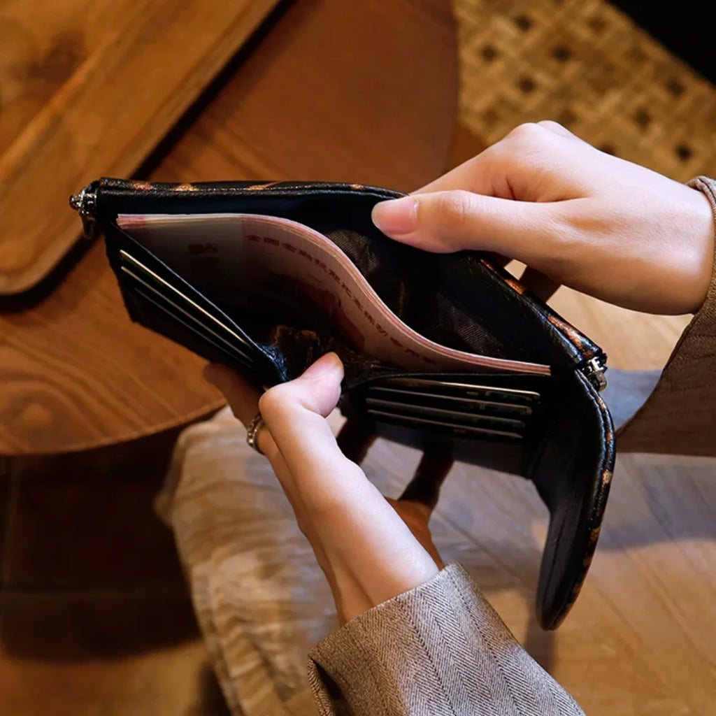 New Short Women's Wallet Coin Pocket Leopard Pattern Women's Wallet with Magnet and Photo Slot Suitable for Girls